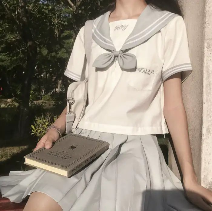 踉跄女孩